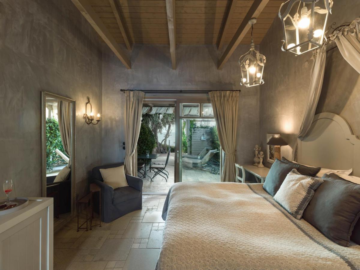 Six Keys Hotel อาฟิสโซส ภายนอก รูปภาพ