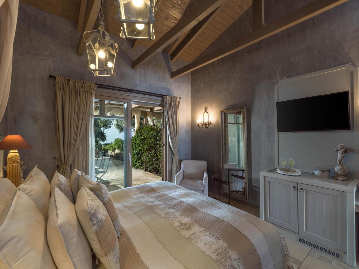 Six Keys Hotel อาฟิสโซส ภายนอก รูปภาพ