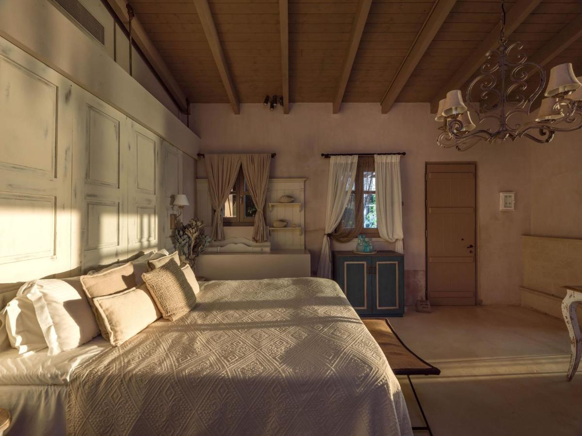 Six Keys Hotel อาฟิสโซส ภายนอก รูปภาพ