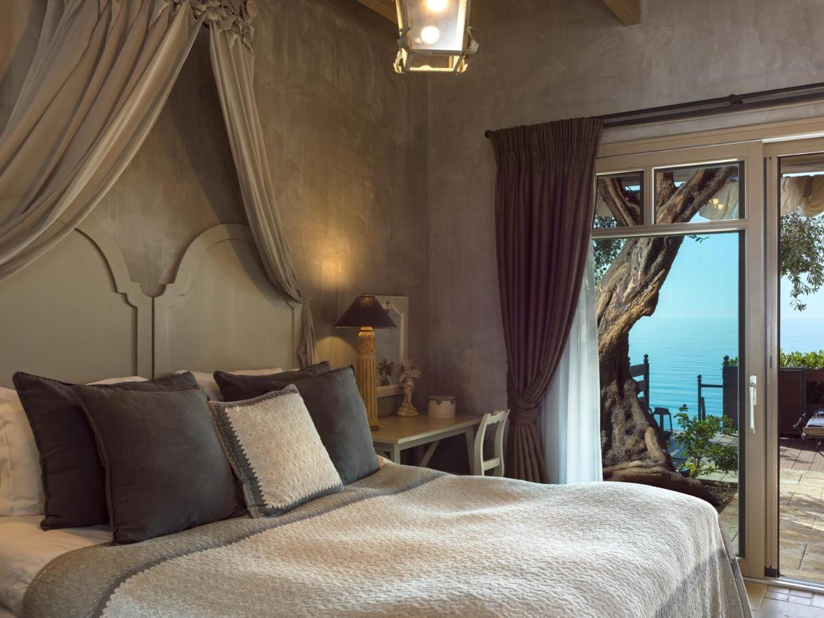 Six Keys Hotel อาฟิสโซส ภายนอก รูปภาพ