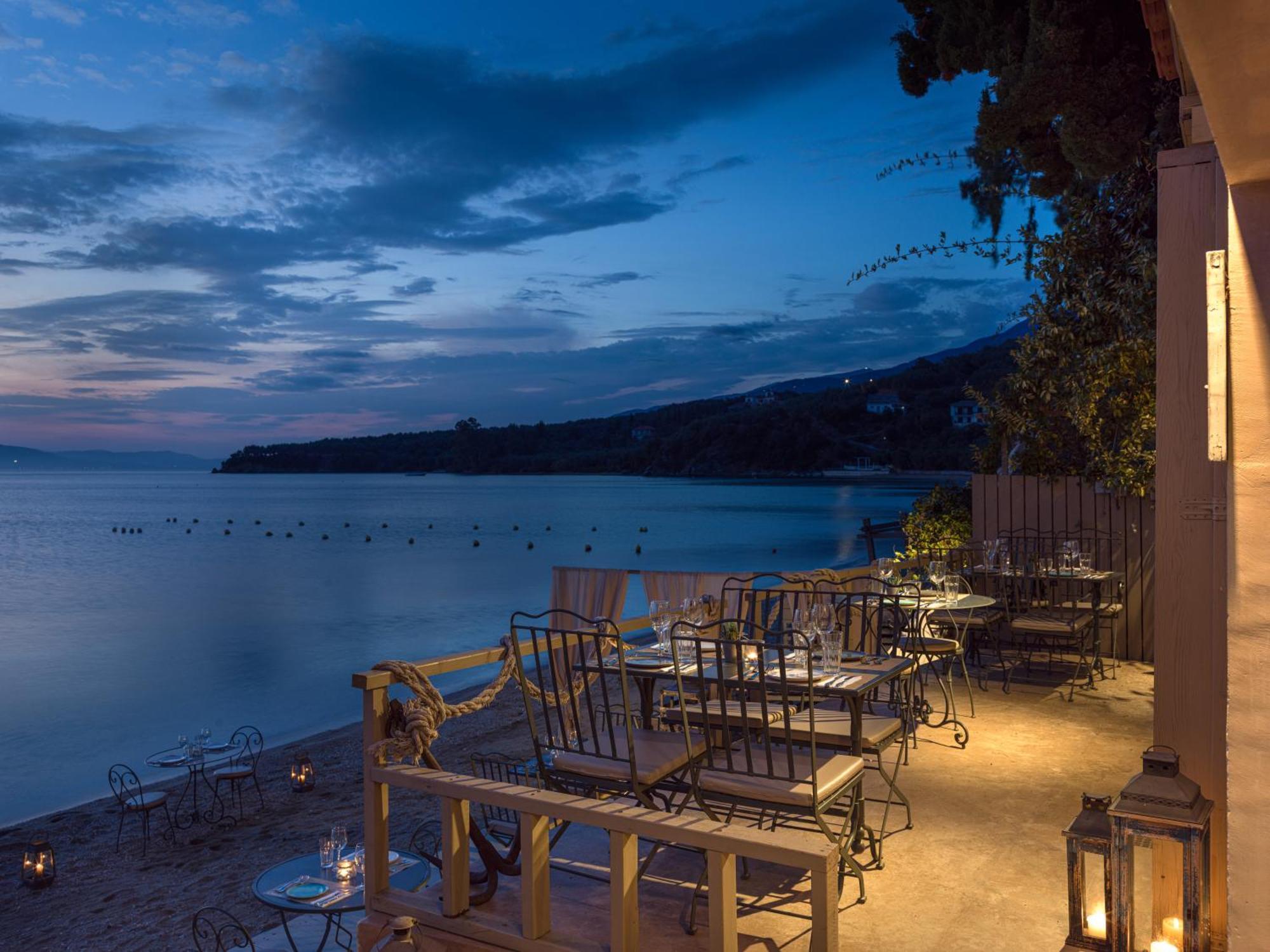 Six Keys Hotel อาฟิสโซส ภายนอก รูปภาพ