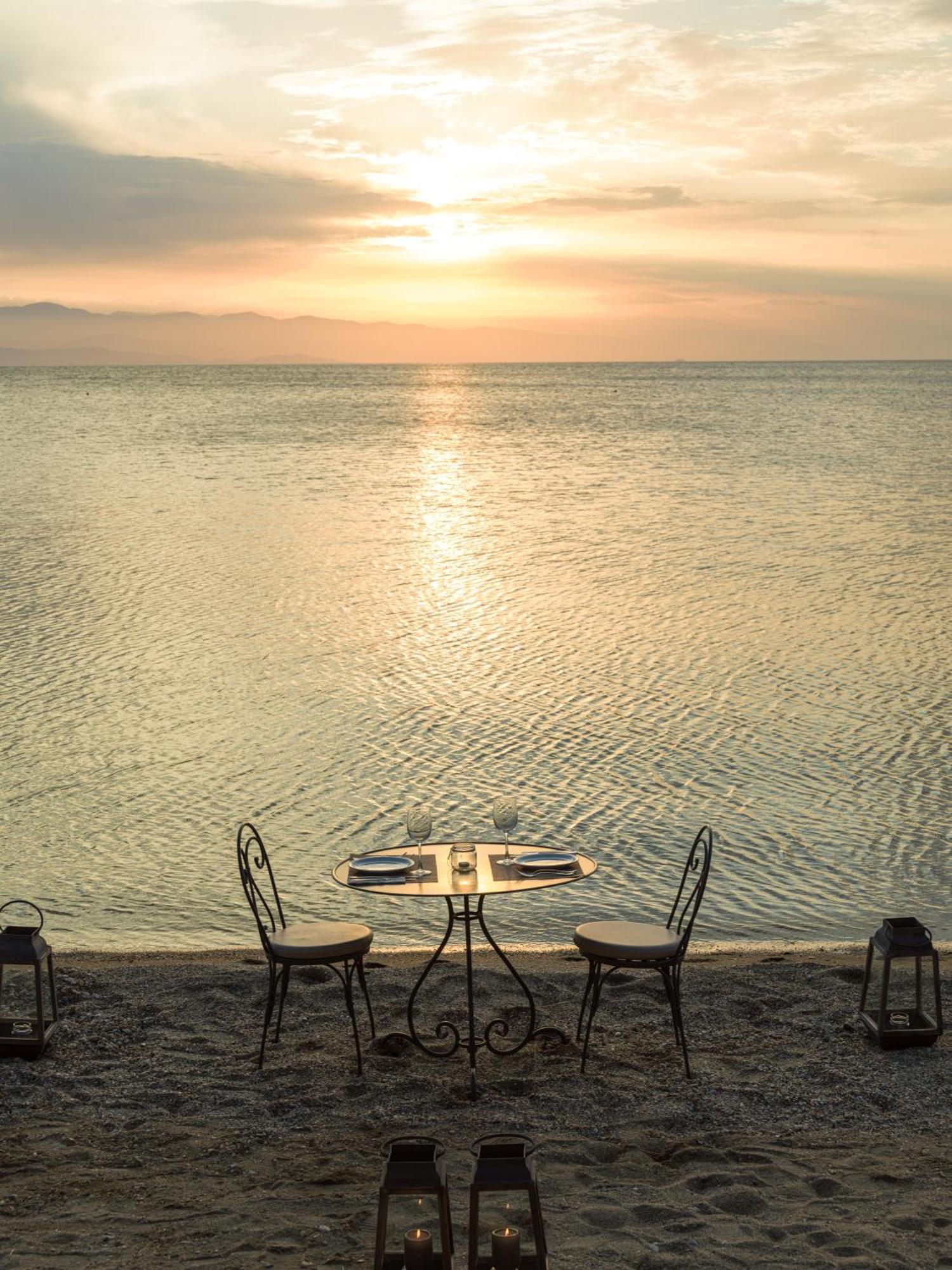 Six Keys Hotel อาฟิสโซส ภายนอก รูปภาพ