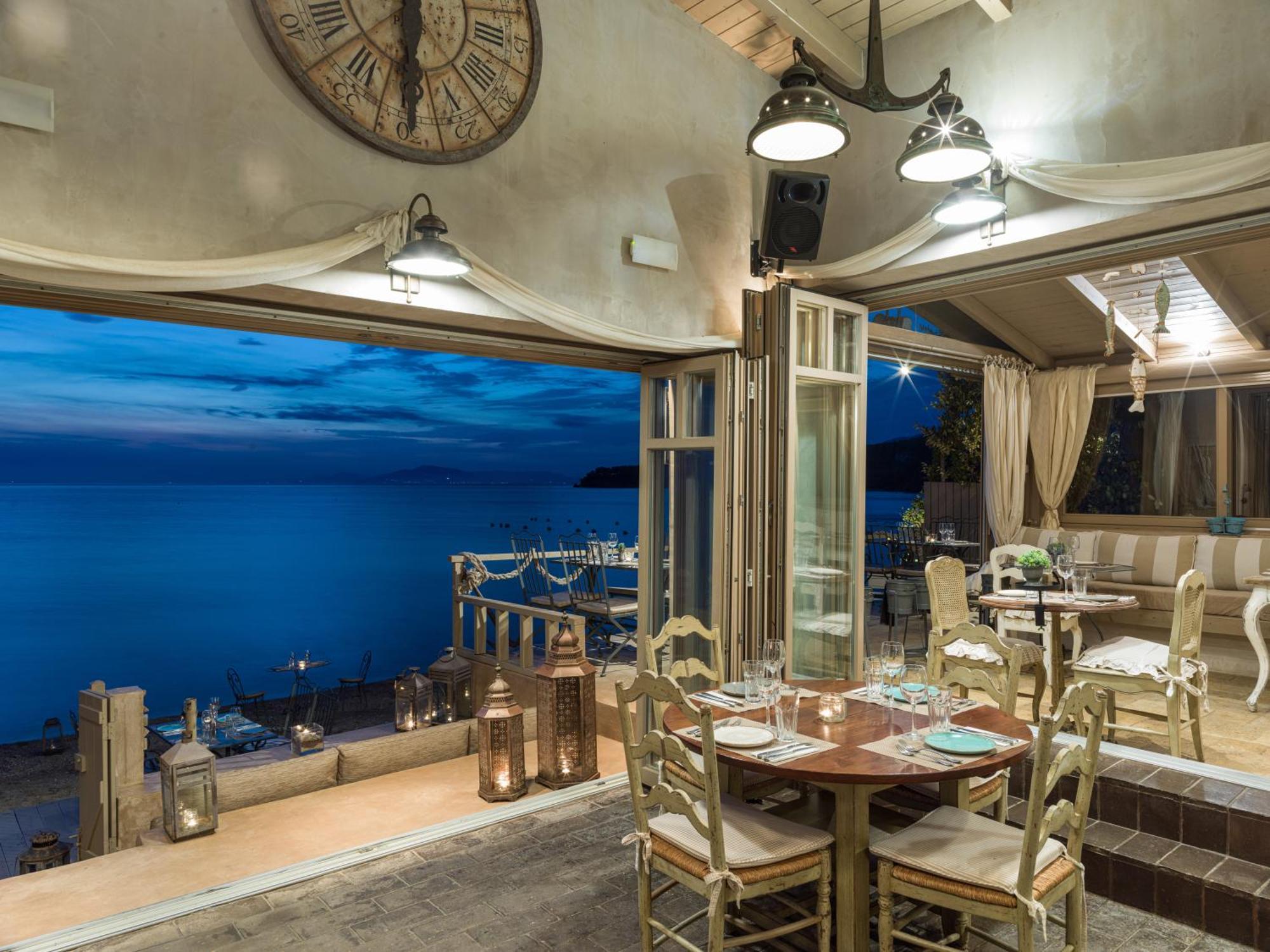 Six Keys Hotel อาฟิสโซส ภายนอก รูปภาพ