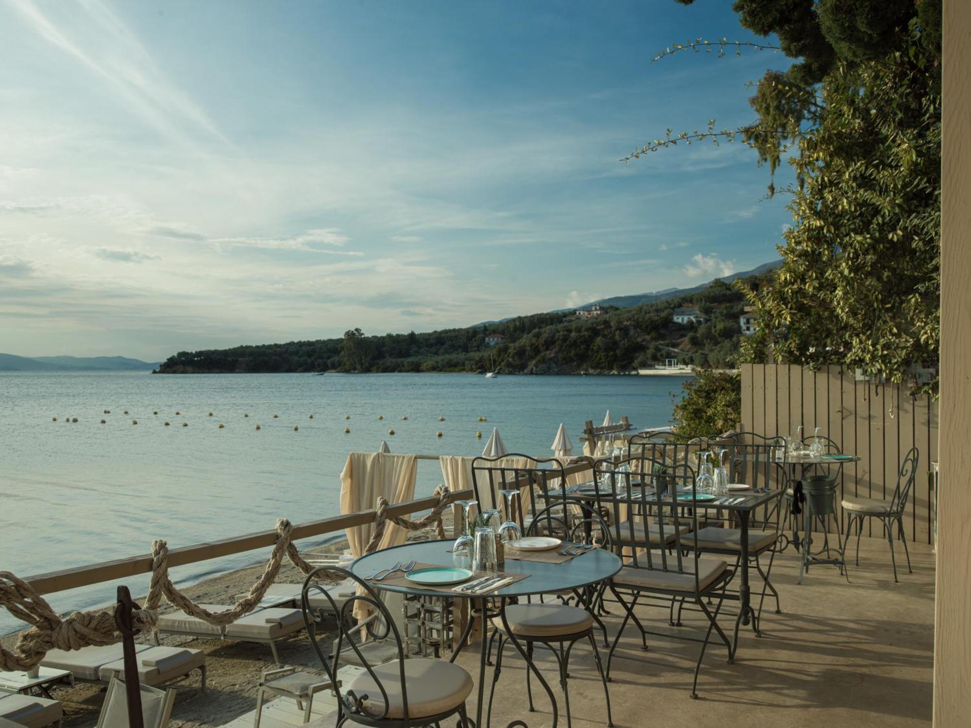 Six Keys Hotel อาฟิสโซส ภายนอก รูปภาพ
