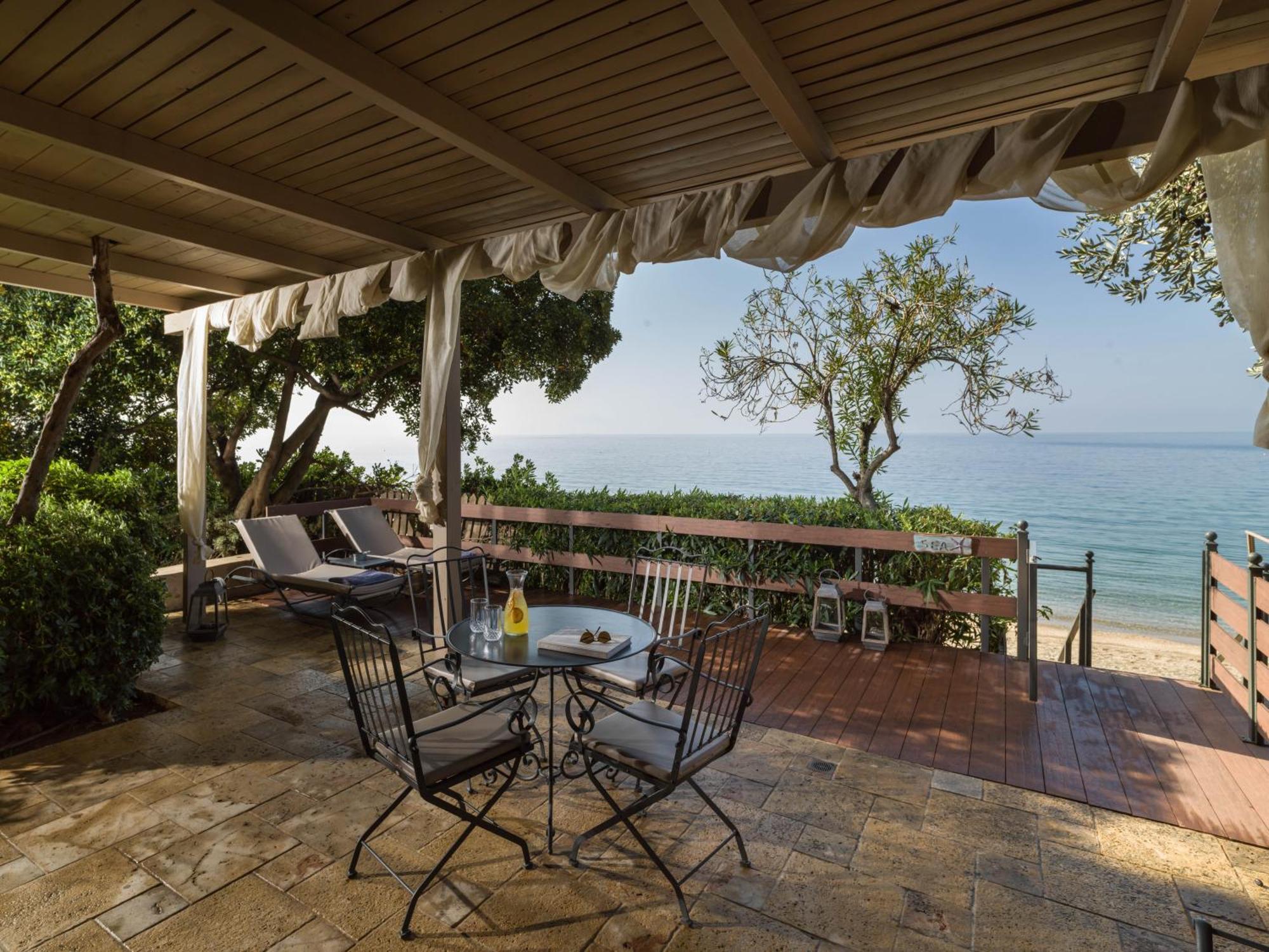 Six Keys Hotel อาฟิสโซส ภายนอก รูปภาพ