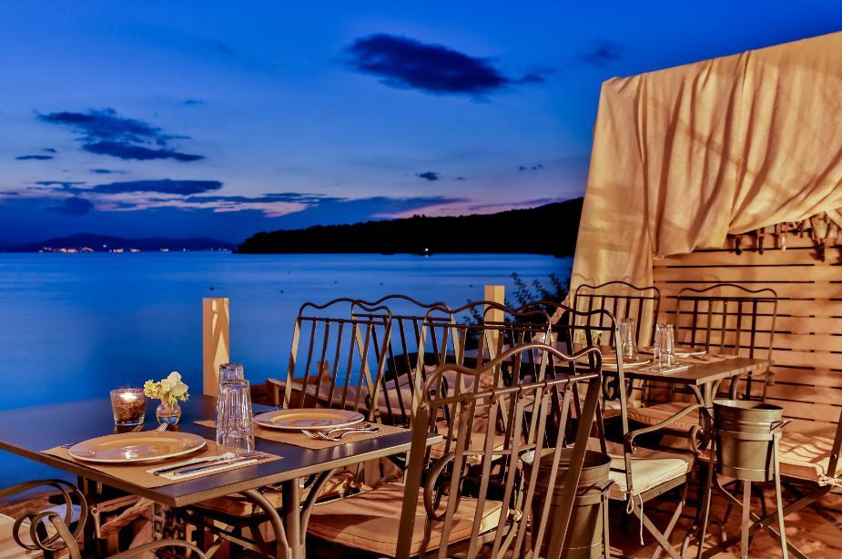 Six Keys Hotel อาฟิสโซส ภายนอก รูปภาพ